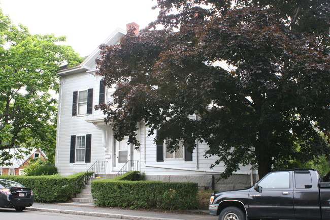 129 Pleasant St in Marblehead, MA - Building Photo - Building Photo