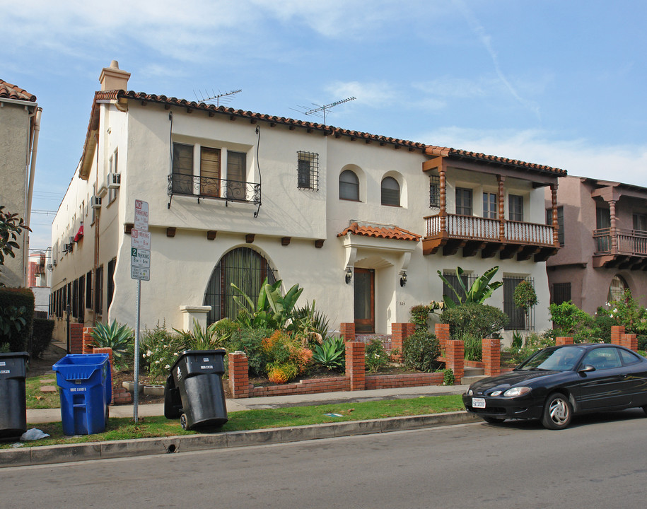 325 S Cloverdale Ave in Los Angeles, CA - Building Photo