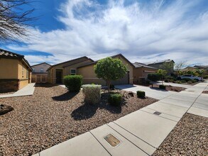 932 Aspen Cliff Dr in Henderson, NV - Building Photo - Building Photo