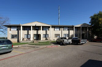 Stonewood Terrace Apartments in Dallas, TX - Foto de edificio - Building Photo