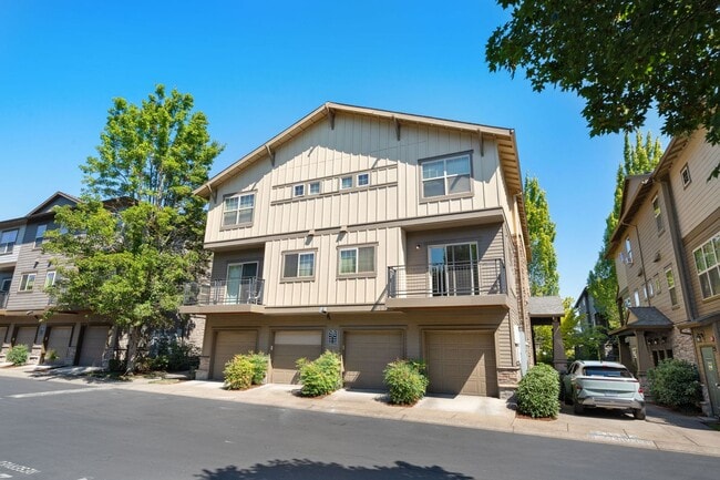 648 NE Newstead Ln in Hillsboro, OR - Building Photo - Building Photo