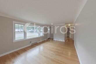 145 N New Florissant Rd in Florissant, MO - Foto de edificio - Building Photo