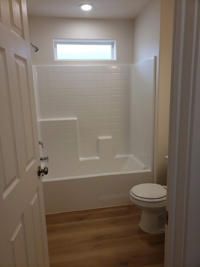 712 Schodde Ave in Burley, ID - Foto de edificio - Building Photo