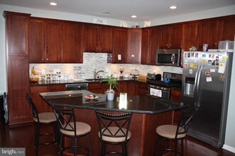 25582 Creekmore Terrace in Chantilly, VA - Building Photo - Building Photo