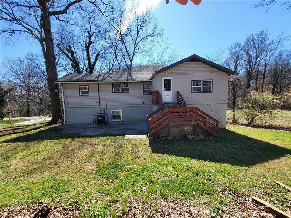 2308 Lakewood Ave SW in Atlanta, GA - Building Photo