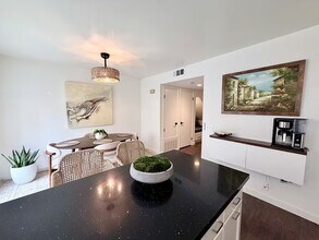 177 N Singingwood St in Orange, CA - Building Photo - Building Photo