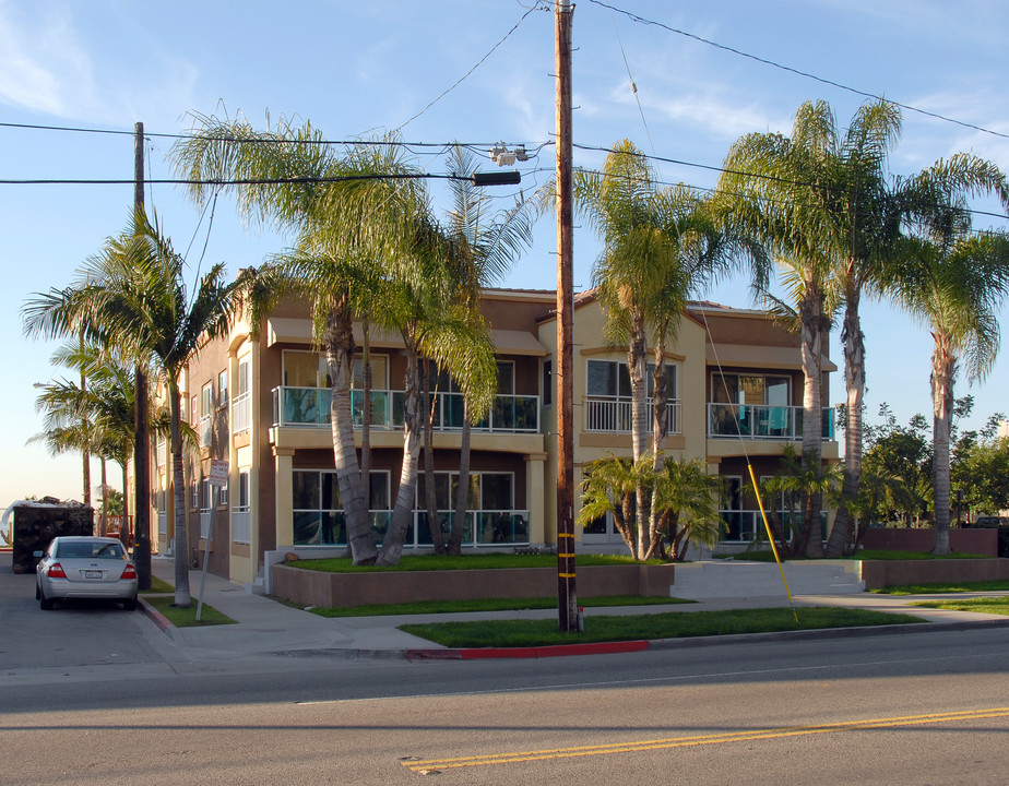 2230 E Ocean Blvd in Long Beach, CA - Building Photo