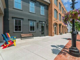 1040 Boston Post Rd in Darien, CT - Building Photo
