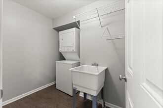 Turnberry Court in Southgate, MI - Foto de edificio - Building Photo