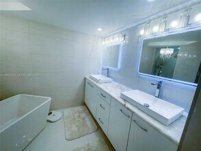 4000 Towerside Terrace in Miami, FL - Building Photo - Building Photo
