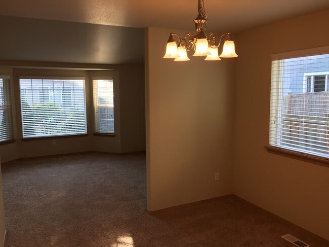 17727 1st Ave Ct E in Spanaway, WA - Building Photo - Building Photo