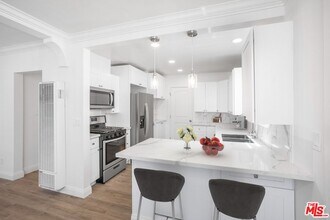 5402 Monroe St in Los Angeles, CA - Building Photo - Building Photo