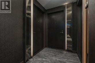 11 Yorkville Ave in Toronto, ON - Building Photo - Building Photo