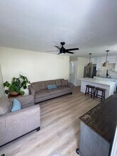 329 Beaumont Ct in Vista, CA - Foto de edificio - Building Photo