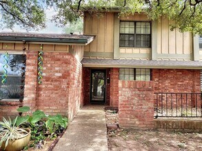 9503 Quail Village Ln in Austin, TX - Foto de edificio - Building Photo