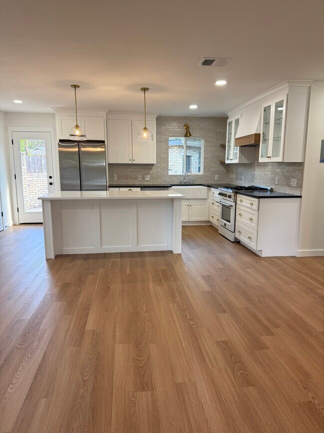 7601 Robalo Rd in Austin, TX - Building Photo - Building Photo