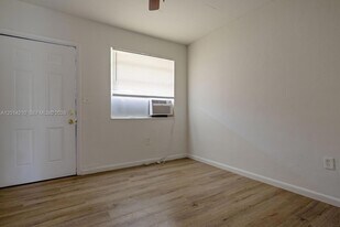 13651 SW 268th St, Unit 8 in Homestead, FL - Building Photo