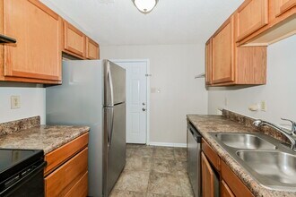 5979 Prairie Cove in Millington, TN - Foto de edificio - Building Photo