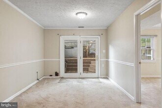 12735 Lighthouse Ln in Woodbridge, VA - Foto de edificio - Building Photo