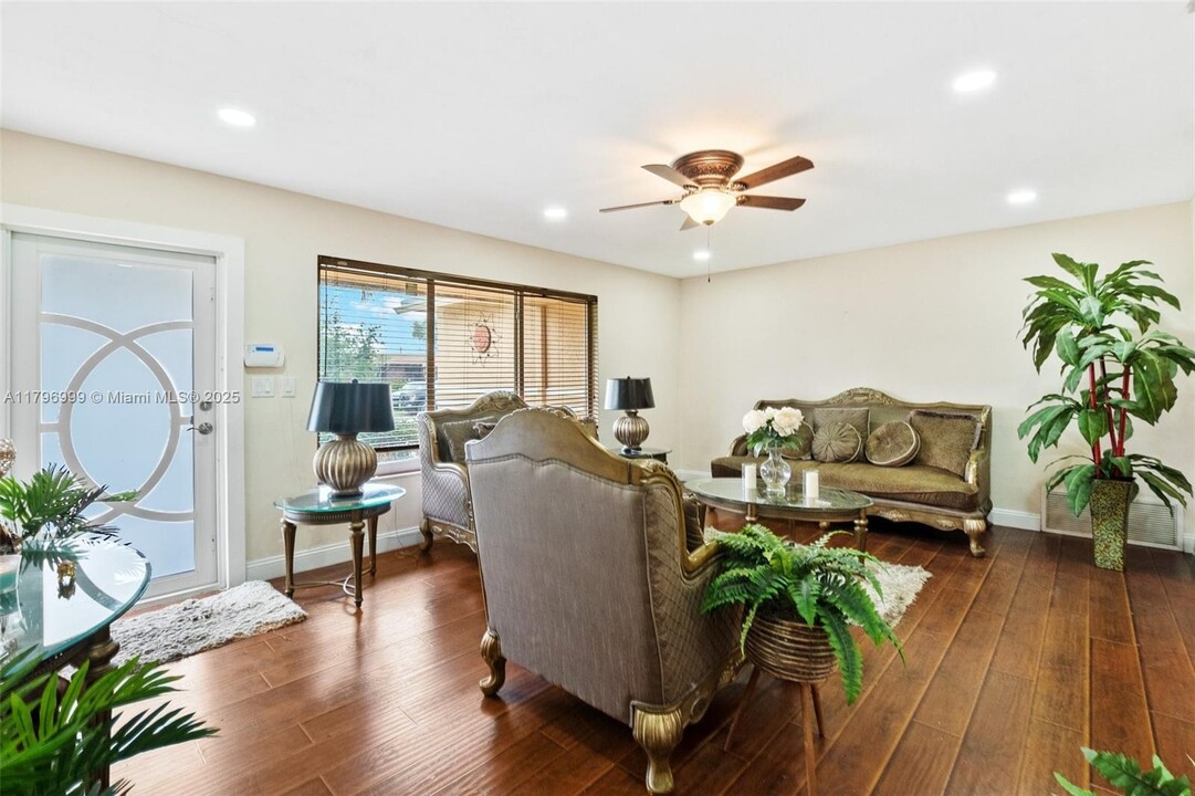 2251 NW 87th Ave in Pembroke Pines, FL - Building Photo