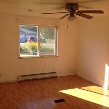 7625 Tyee Rd in Everett, WA - Foto de edificio - Building Photo