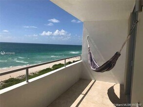 5555 Collins Ave, Unit 10F in Miami, FL - Foto de edificio - Building Photo