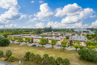 2910-2946 NW 55th Ave in Lauderhill, FL - Building Photo - Building Photo