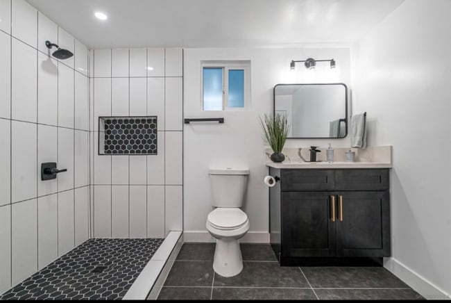5463 San Onofre Terrace in San Diego, CA - Building Photo - Building Photo