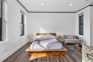 18 W Elder St in Cincinnati, OH - Building Photo