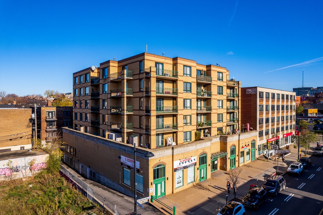 5555 de la Côte-des-Neiges Ch in Montréal, QC - Building Photo