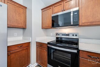 6 Spg Lk Cir in Savannah, GA - Building Photo - Building Photo