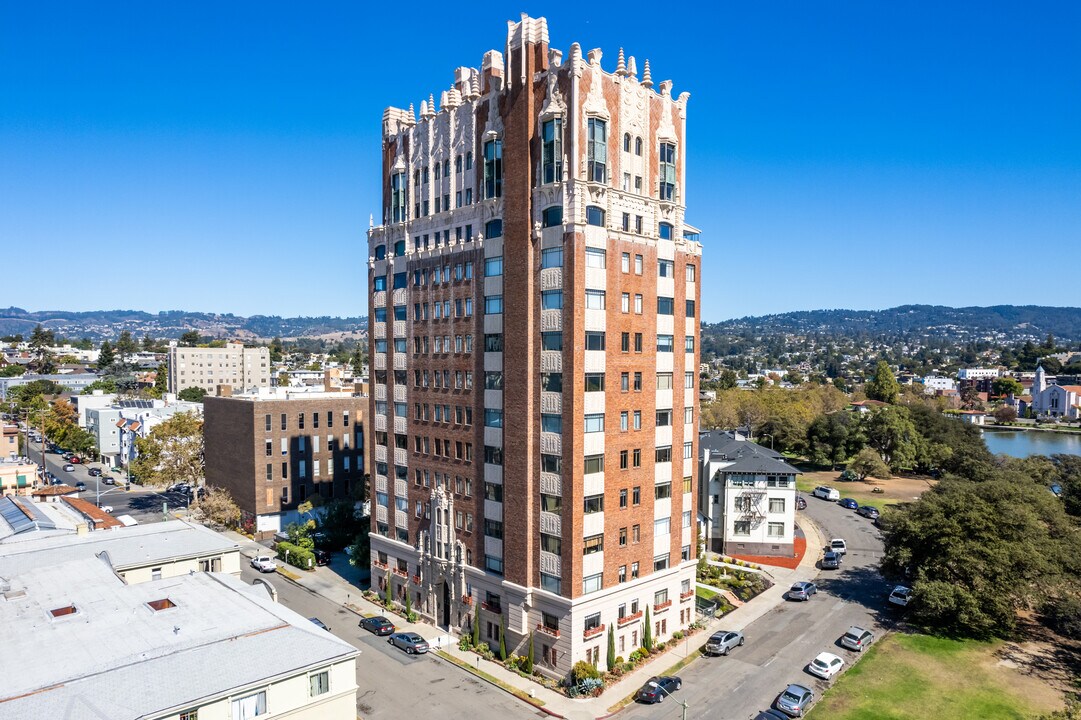 The Bellevue Staten in Oakland, CA - Building Photo