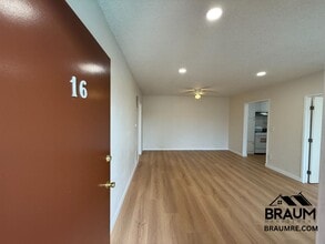 13115 Oxnard St in Los Angeles, CA - Building Photo - Building Photo