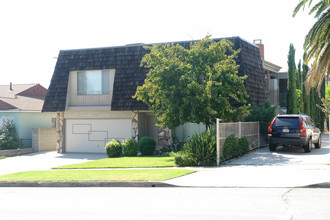 723 E Orange Grove Ave in Burbank, CA - Building Photo - Building Photo