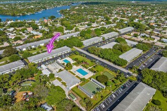 4 Westwood Ave in Jupiter, FL - Building Photo - Building Photo