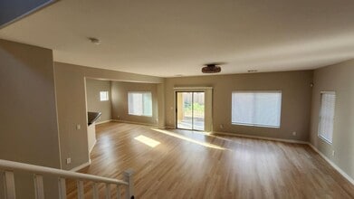 41393 W Capistrano Dr, Unit Apt. 2 in Maricopa, AZ - Foto de edificio - Building Photo