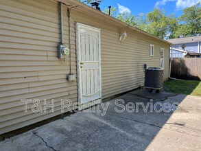 8238 Wysong Dr in Indianapolis, IN - Building Photo - Building Photo