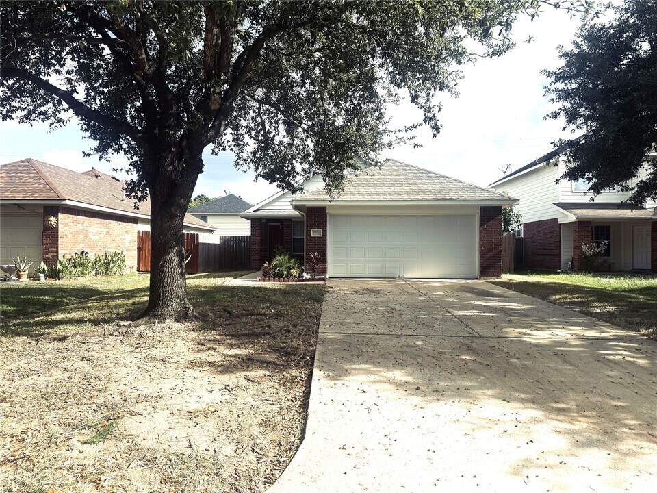 2706 Star Peak Dr in Houston, TX - Building Photo