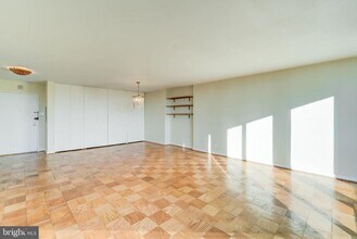 490 M St SW in Washington, DC - Building Photo - Building Photo