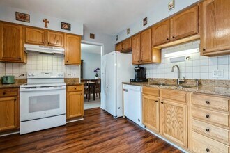 110 Green Meadow Ct in Rolling Meadows, IL - Building Photo - Building Photo