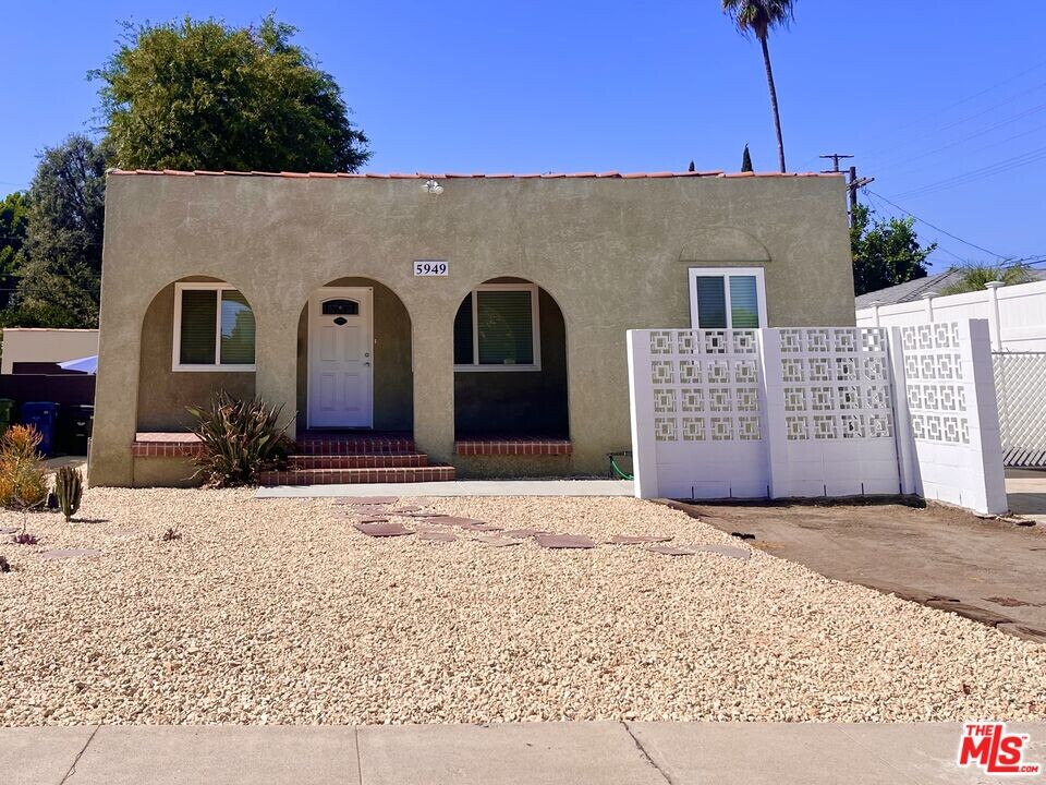 5949 Troost Ave in Los Angeles, CA - Building Photo