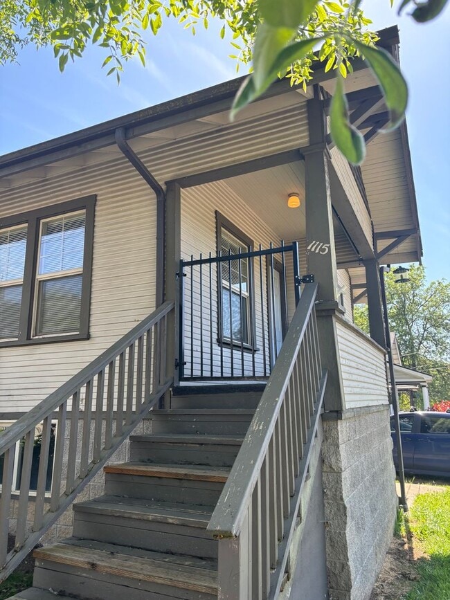 1115 SE Roberts Ave in Roseburg, OR - Building Photo - Building Photo