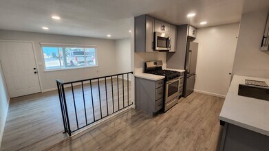579 James Ave, Unit 2 in South Lake Tahoe, CA - Building Photo - Building Photo
