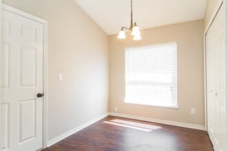 4056 Forest Island Dr in Orlando, FL - Building Photo - Building Photo