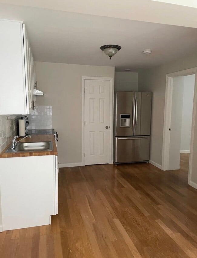 224 Commerce St, Unit B in Hawthorne, NY - Foto de edificio - Building Photo