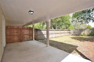 504 Texas St, Unit Unit B in Tomball, TX - Foto de edificio - Building Photo