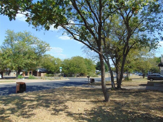 317 Craigmont Dr in Austin, TX - Building Photo - Building Photo
