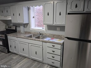 72 Washington St, Unit 11-4911 Walnut Square Blvd in Trenton, NJ - Building Photo - Building Photo