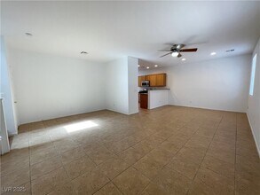 9758 W Hanover Grove Ave in Las Vegas, NV - Building Photo - Building Photo