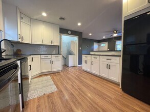 9813 Colemans Lake Rd in Ford, VA - Building Photo - Building Photo